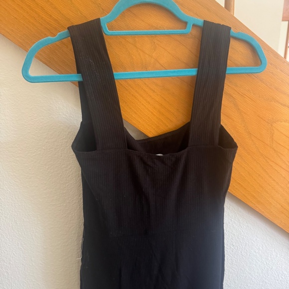 Reformation ribbed midi dress - Picture 2 of 4